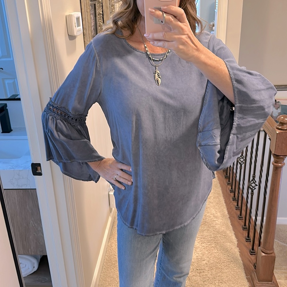 Spence Smokey blue bell sleeve tunic blouse sz M nwt